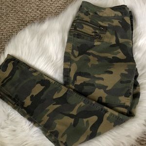 Umgee camo ankle pant
